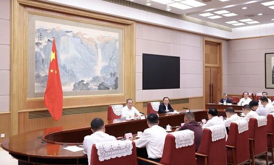 这场总理座谈会上的8位“座上宾”	，分别是谁？
